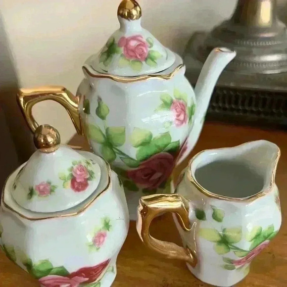 Child's Tea  Set - Picture 2 of 3